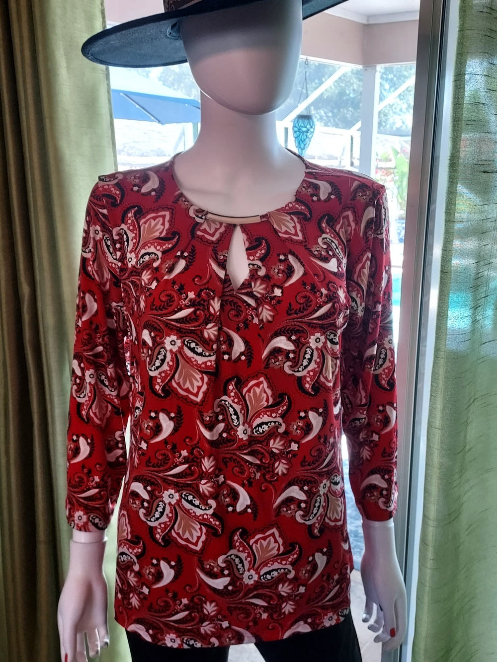 Women's Red Paisley Keyhole Tunic Top w Pleated Front Detail. Sz. M